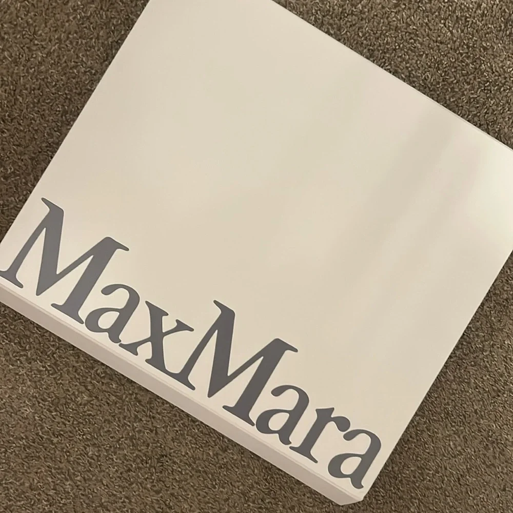 Authentic Max Mara Box - Picture 1 of 3